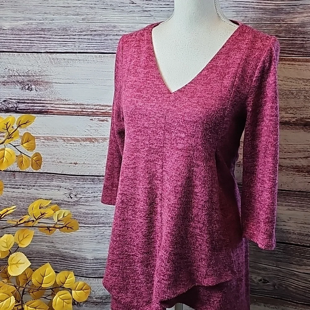 COCO BIANCO BURGUNDY MARBLED 3/4 SLEEVE ASYMMETRICAL PULLOVER V NECK SWEATER